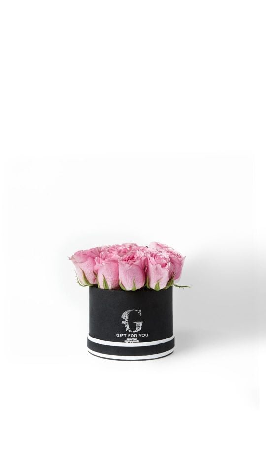 Siyah Mini Kutuda Pembe Güller