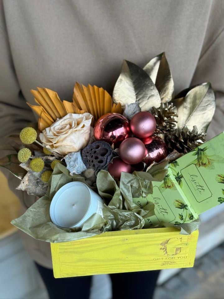 Sarı Yılbaşı Kutusu